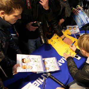 Зустріч уболівальників із героями з обкладинки динамівського журналу