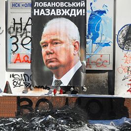 Valeriy LOBANOVSKYI portrait on Dynamo Stadium wall again!