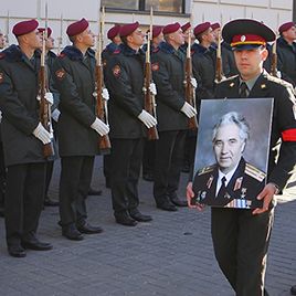 Kyiv says final goodbyes to Valentyn Zhurskyi