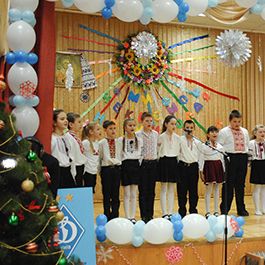 Dynamo and Nadra Bank give children joy on Saint Nicolas Day!