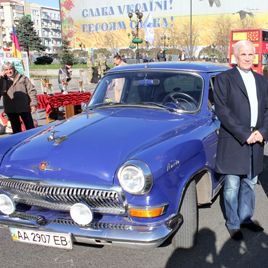 Андрій Біба та Володимир Мунтян на святі ретровиків-автолюбителів