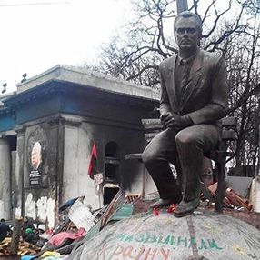 Valeriy Lobanovskyi monument with us again!