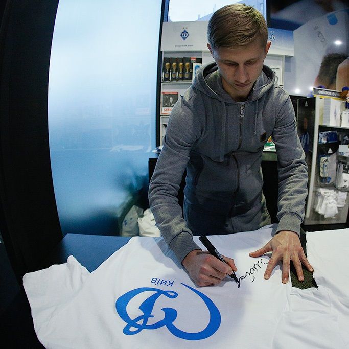 Contest winners to get shirts signed by Valeriy FEDORCHUK!