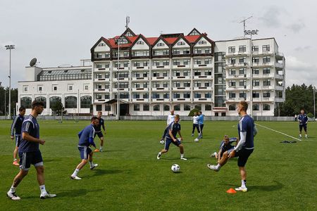 Light training session before the match in Kharkiv