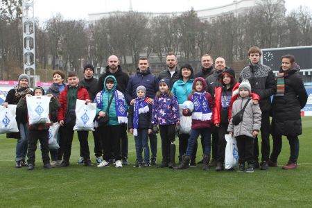 Екскурсія стадіоном «Динамо» імені Валерія Лобановського для маленьких пацієнтів «Охматдита»