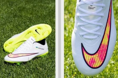 You still can buy Andriy YARMOLENKO’S boots and help people in need