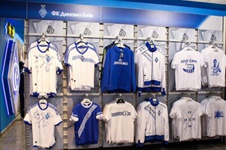 Buy new stuff at club store before the game against Guingamp!