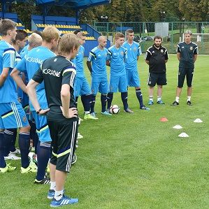 Ten Dynamo players training with Ukraine U-16