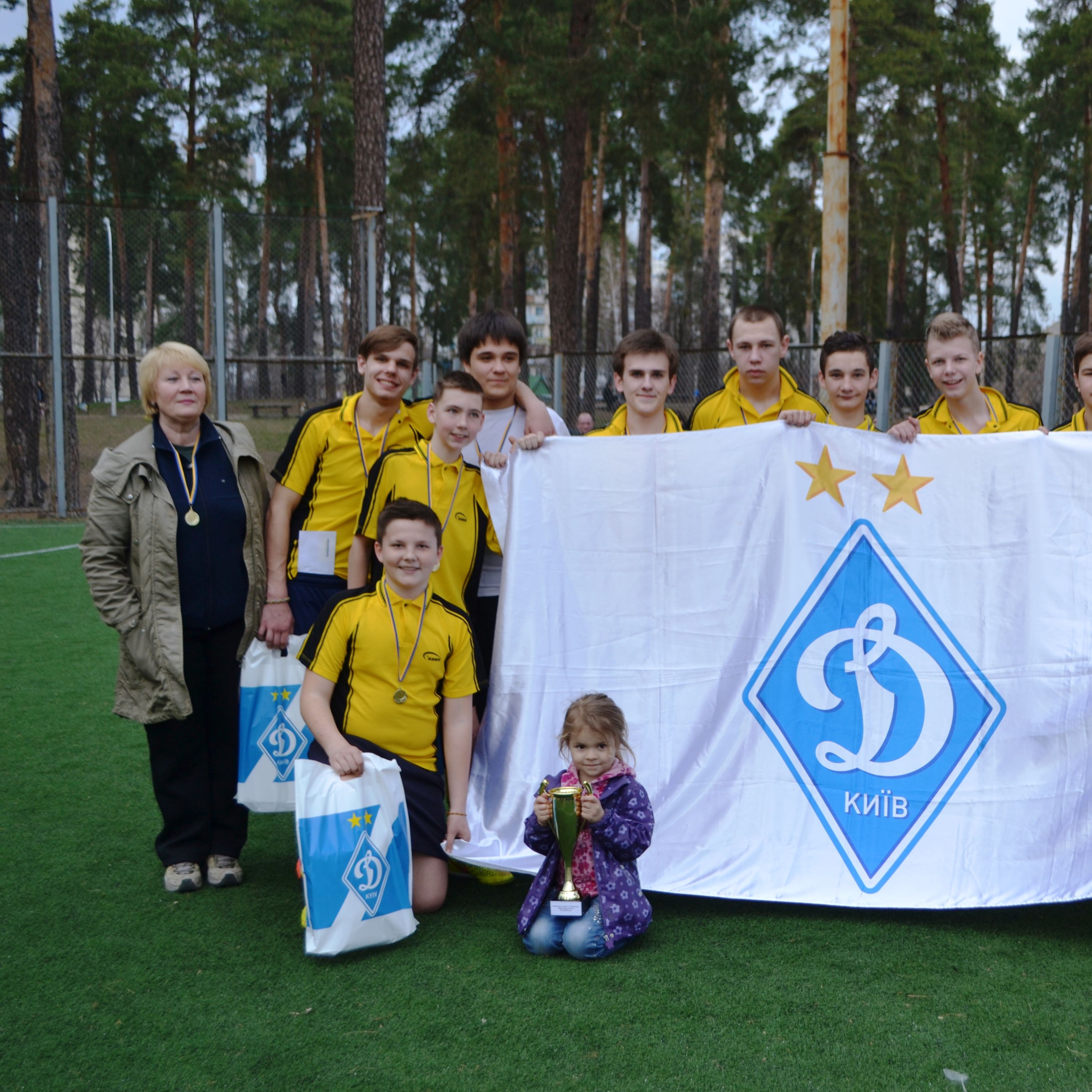 FC Dynamo Kyiv Fan-club supports Darnytsia students’ tournament