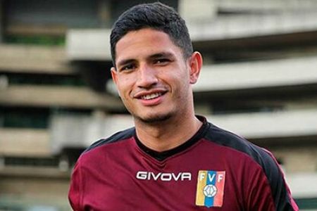 Eric Ramirez features for Venezuela against Argentina