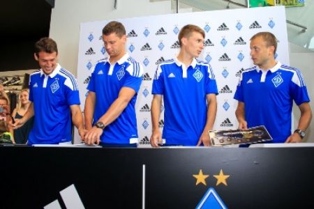 Гравці «Динамо» презентували нову виїзну форму від компанії adidas