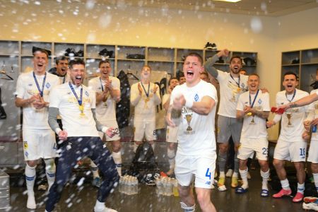 Champions celebrating! (VIDEO)