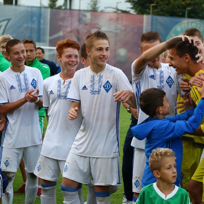 У ДЮФЛУ (U-15) динамівці відзначені індивідуальними нагородами