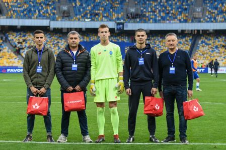 Серія пенальті: КОСАЧ vs уболівальники: конкурс від «Фаворит Спорт» та «Динамо»