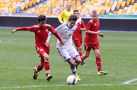 «Динамо» (U-13) перемагає на Кубку Баннікова!