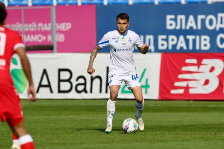 Vladyslav Dubinchak: “When we play three center backs, I have more freedom of action”