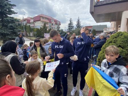 Динамівці відвідали центр для біженців у Клуж-Напоці (ФОТО)