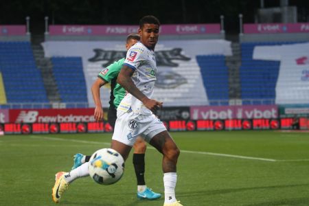 Eduardo Guerrero makes his debut for Dynamo