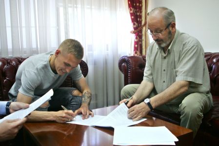 Vitaliy BUIALSKYI signs new contract with Dynamo