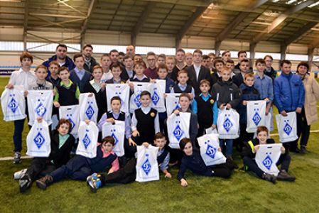 Dynamo fan-corners at Kyiv schools