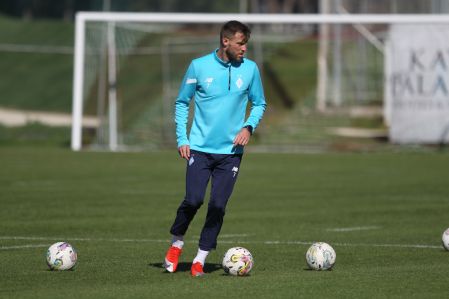 Andriy Yarmolenko gets back to work with the ball