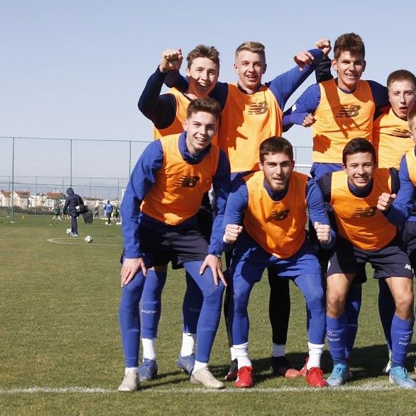 «Динамо» U19: незважаючи на погоду, команда продовжує підготовку (ВІДЕО)