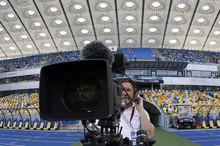 On Dynamo vs Dnipro UPL matchday 3 game broadcasting